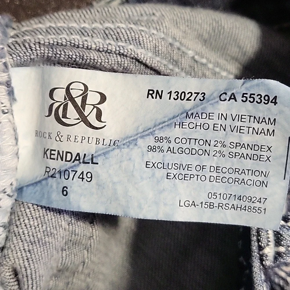 Rock & Republic Kendall Skinny Capri Jeans 6 Dark Blue Wash